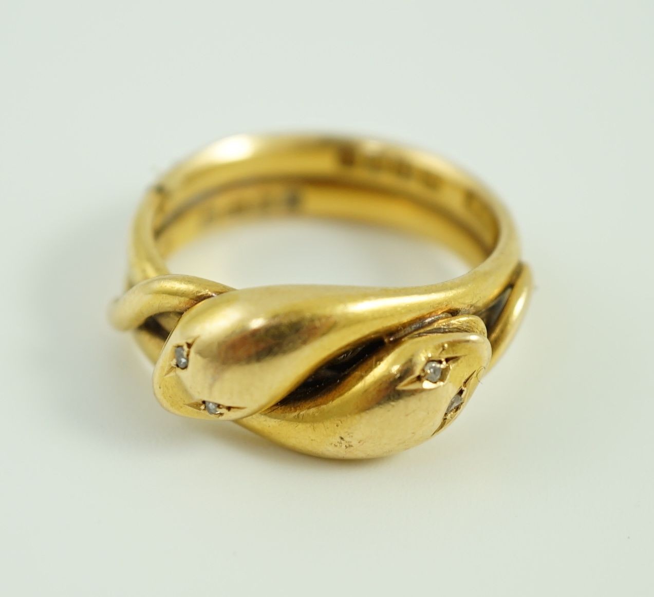 An Edwardian 18ct gold entwined twin serpent ring